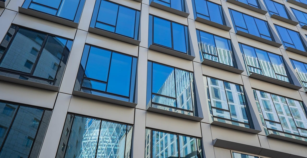 highrise3 Windows in a high-rise building